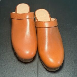 J. Crew Women’s Tan Leather Clogs